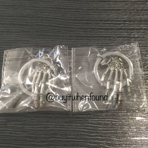 Skeleton Hand Gothic Skull Keychains - Picture 2 of 5